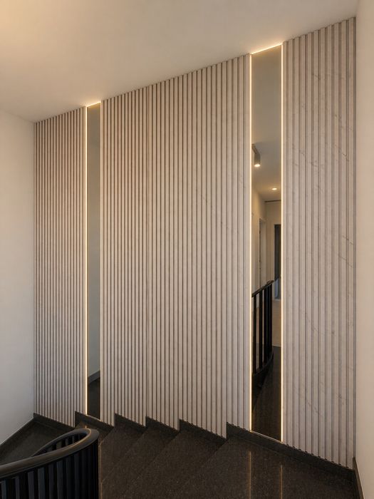Riflaje riflaj decorativ WPC compozit lambriu interior exterior nuc stejar marmura alba golden teak 2,9 m pe 16 cm coala placa fundal negru