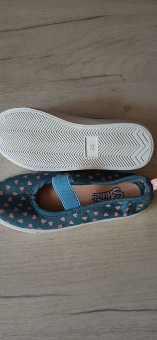 Продаю туфли для девочки