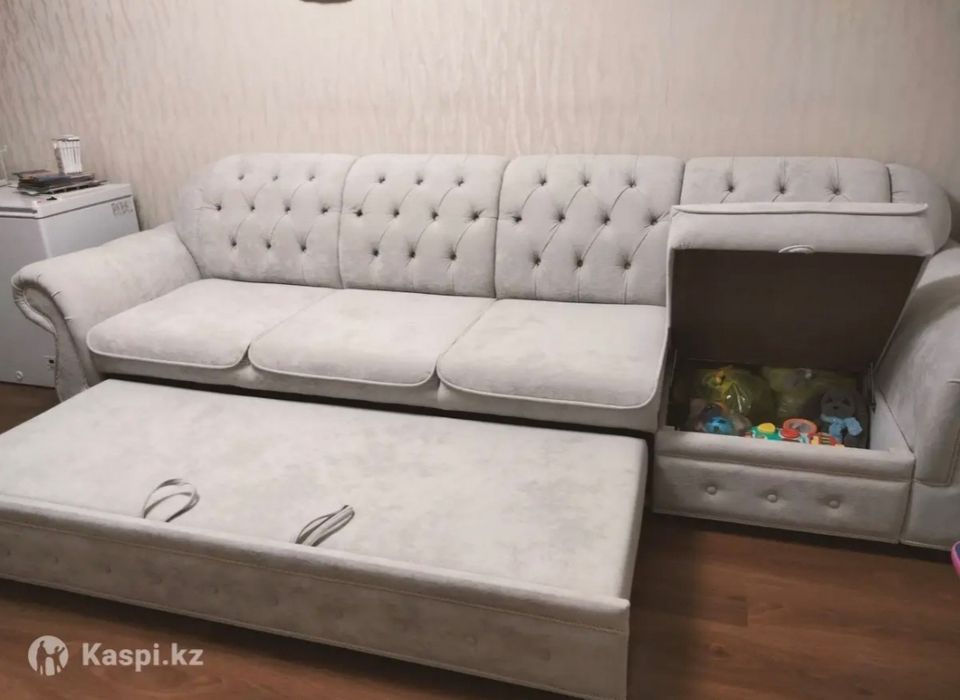 Продам диван светлый