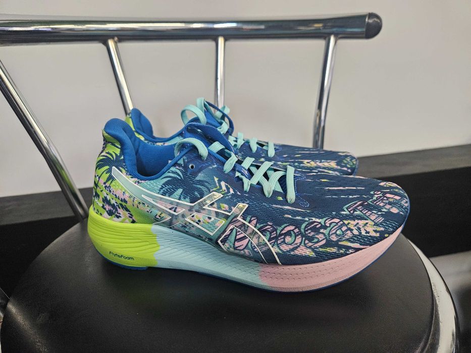Дамски маратонки ASICS NOOSA