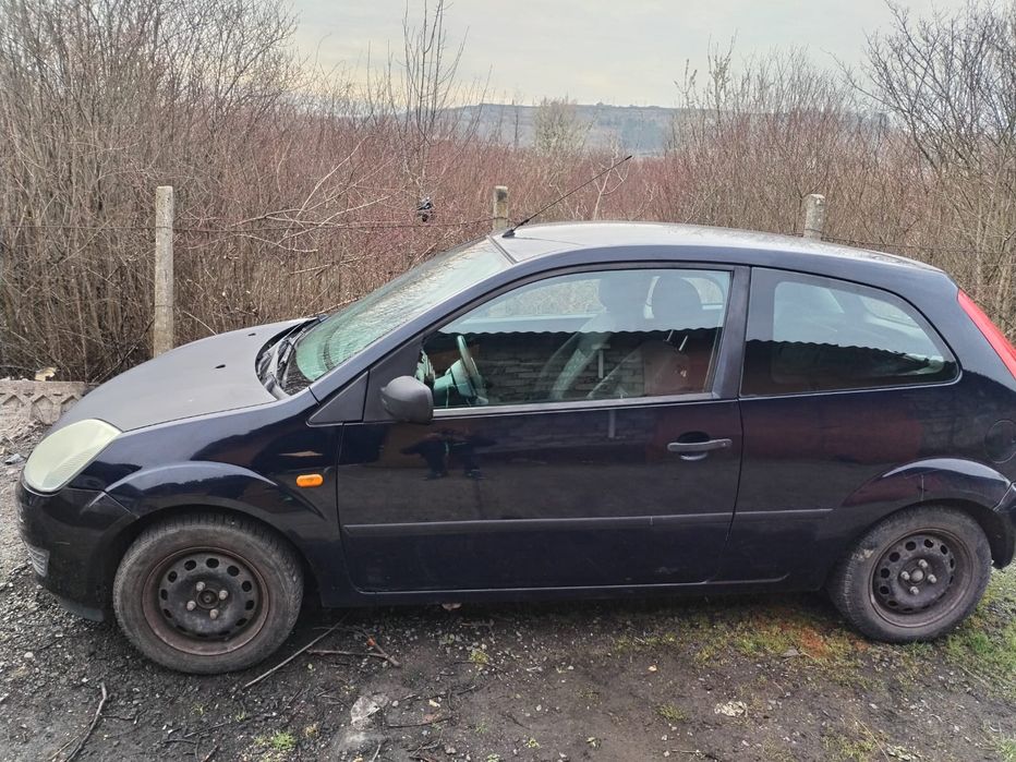 Vând  Ford  Fiesta 1.4 benzină