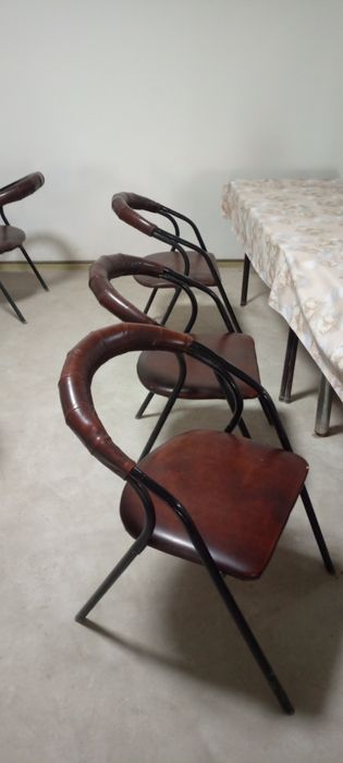 Стол, стуллар.сотилади