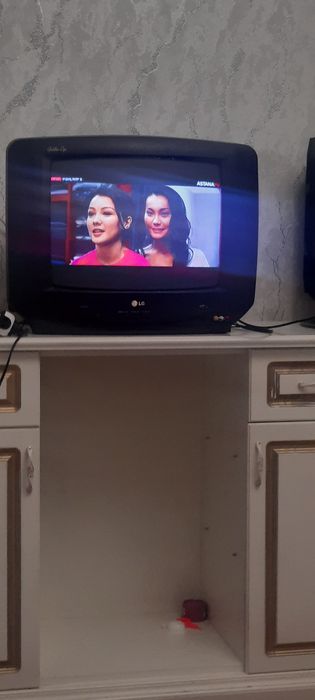 Телевизор LG в рабочем состоянии
