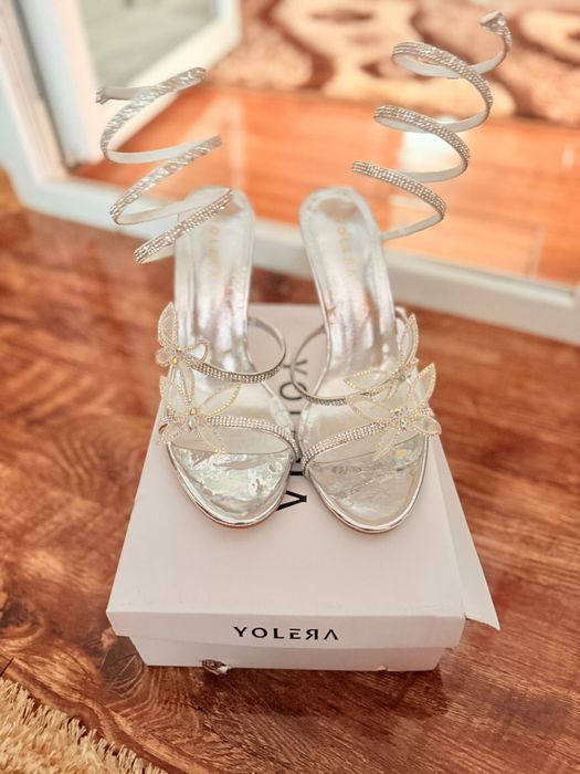 Pantofi cu toc, argintii