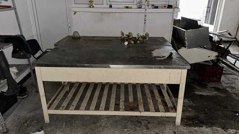 Vând lăzi frigorifice și echipamente de brutărie