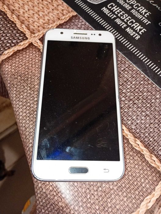 Продавам работещ Самсунг в добро състояние