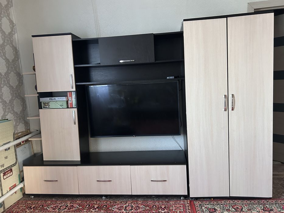 Продам стенку под телевищор