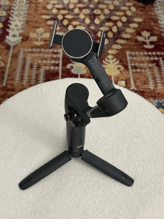 DJI Osmo Mobile 6 Gimbal Stabilizare Telefon + Trepied + Cutie | Ca nou