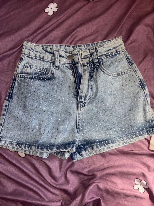 Дамски къси панталони с камъни
