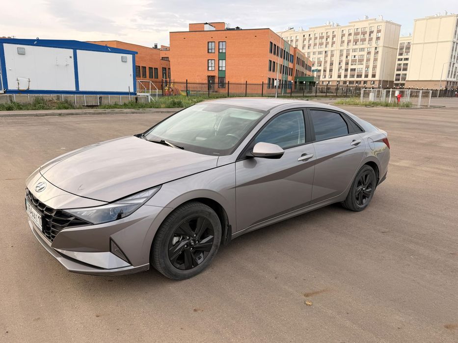 Hyundai Elantra 2023 г
