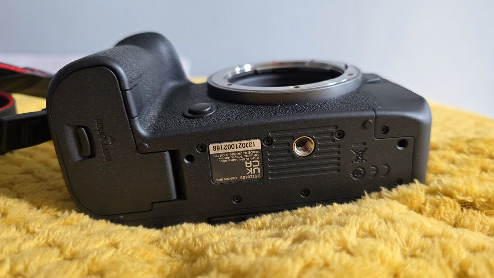 Canon EOS R6 mk II ca NOU, garanție F64, acumulator extra + card BONUS