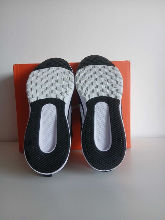 Adidasi nike noi  marime 33