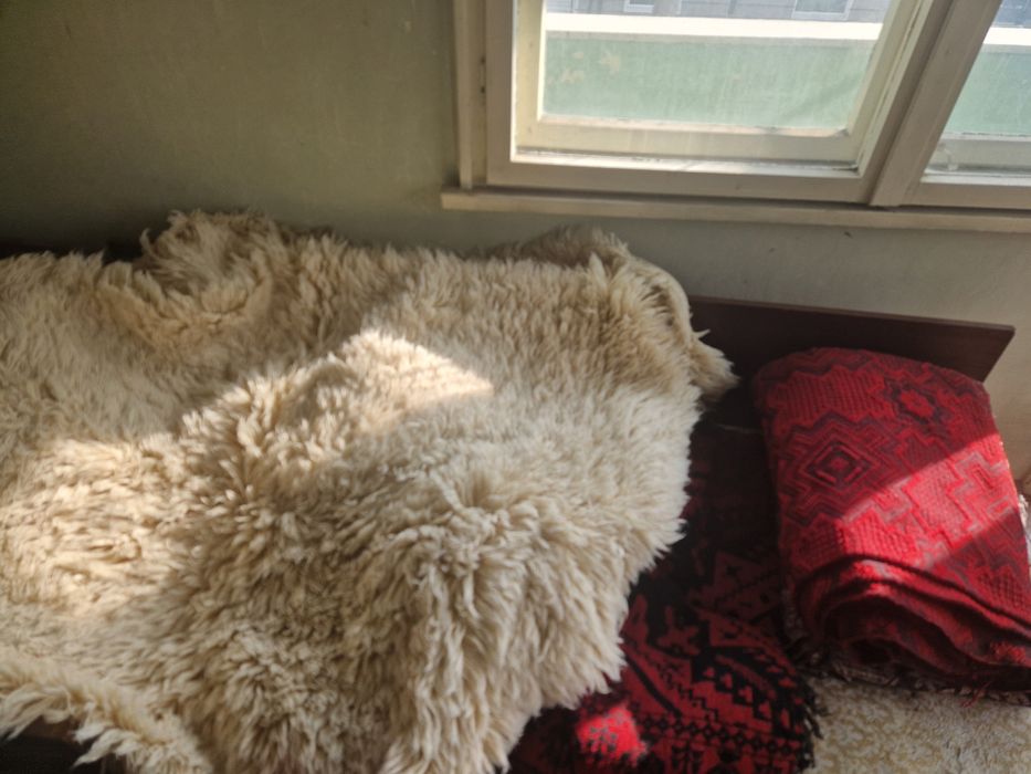 Стари килими и постелката ,черги