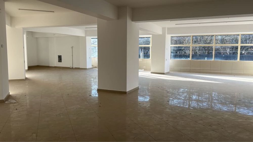 Spațiu comercial 900 mp de închiriat – 600 mp parter + 300 mp etaj – Călărași