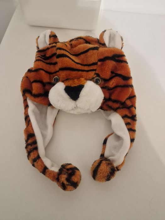 Căciulă în formă de tigru