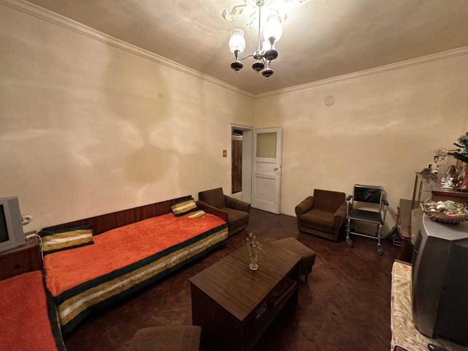 Продава се Двустаен апартамент в Пловдив, Център - 75 кв.м за 905 €/кв.м - Снимка #1