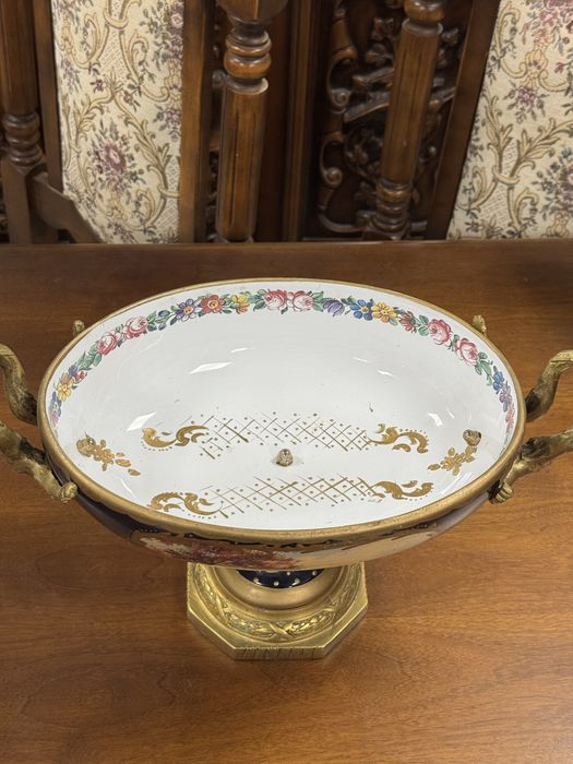 Fructiera deosebita din portelan pictat si elemente bronz