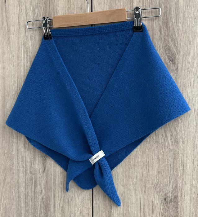 Esarfa triunghiulara, albastra, din lana 100%