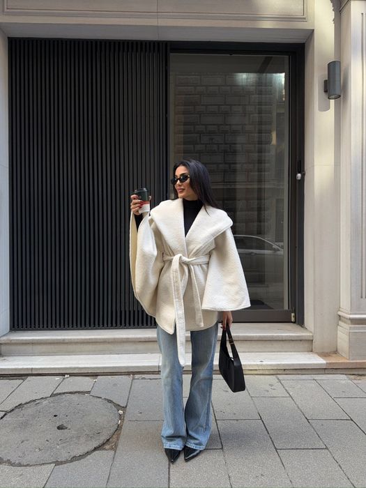 Много хубаво палто тип пончо налично в размер S и M