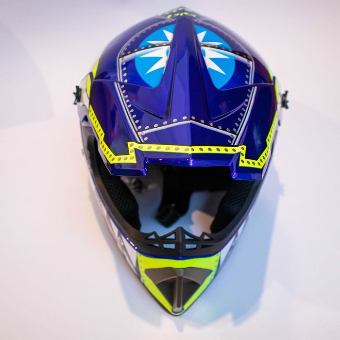 Каска подходяща за мотокрос , планински велосипед , ел. тротинетка