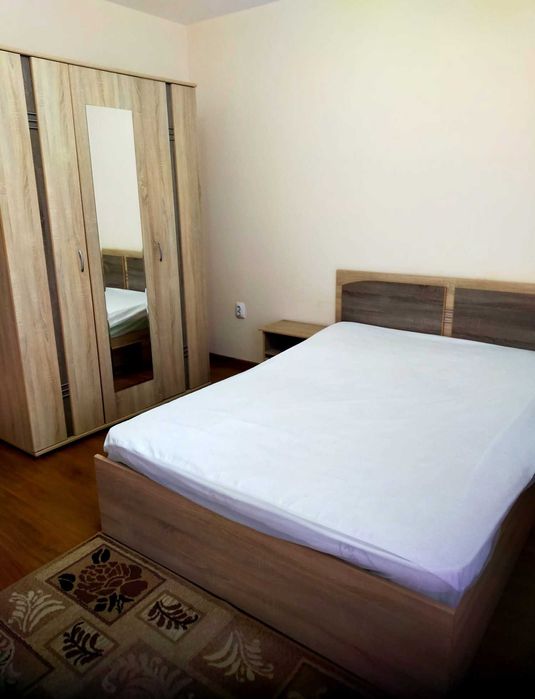 Închiriez apartament cu 3 camere