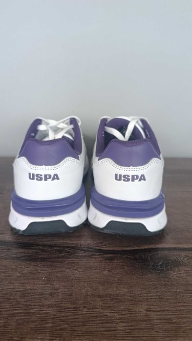 Продавам дамски бели маратонки U.S.Polo Assn.