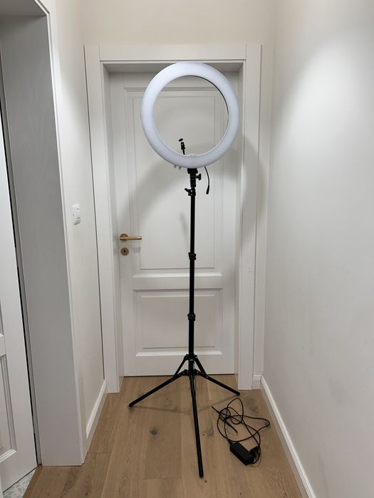Lampa circulara LED cu trepied 49cm