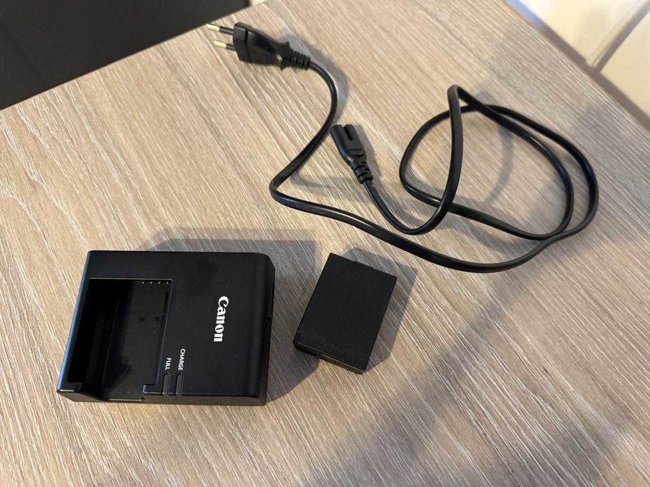 Camera foto DSLR EOS 2000D