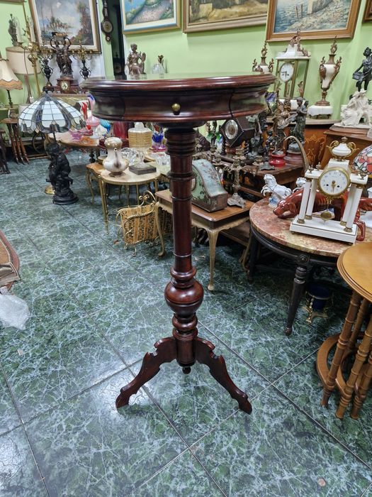 Уникална антикварна висока френска масичка