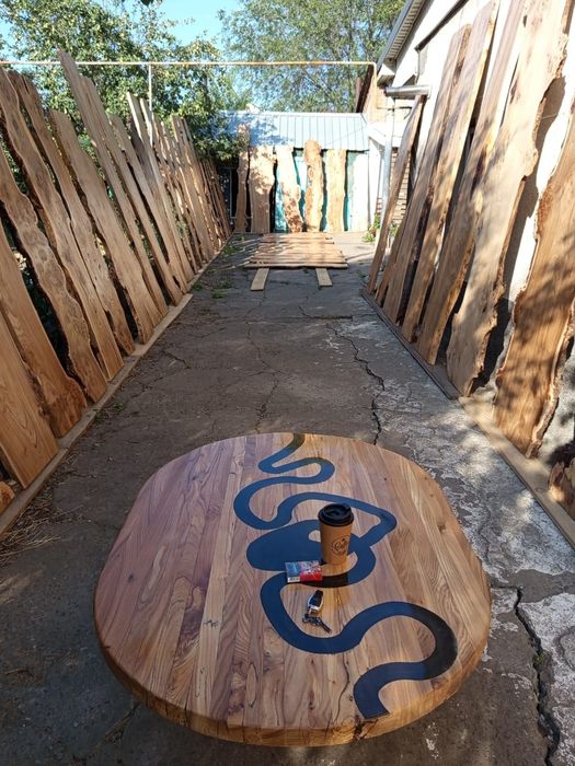 Стол из карагача эксклюзивный дизайнерский с эпоксидной смолой