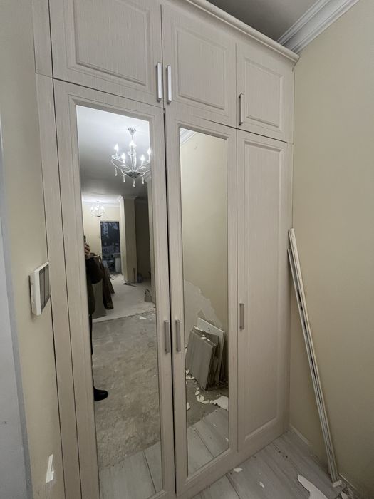 Шифонер трехстворчатый с зеркалом