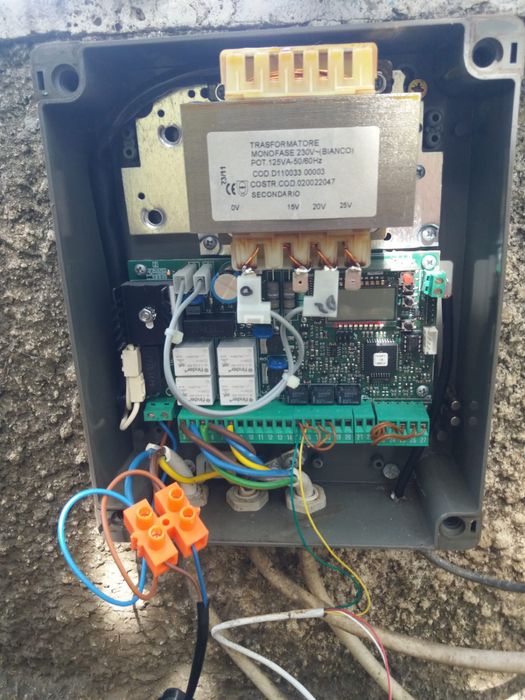 Reparatii service automatizari de porti