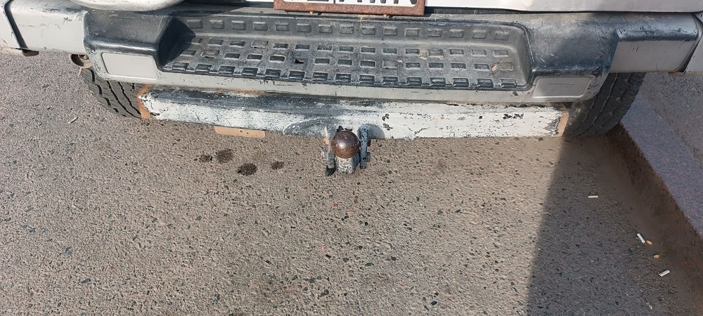 Фаркоп на делику квадратную.