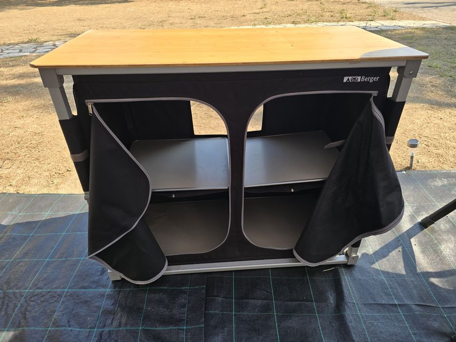 Dulap pliabil Berger deluxe pt camping, cort cu polițe si apărătoare p