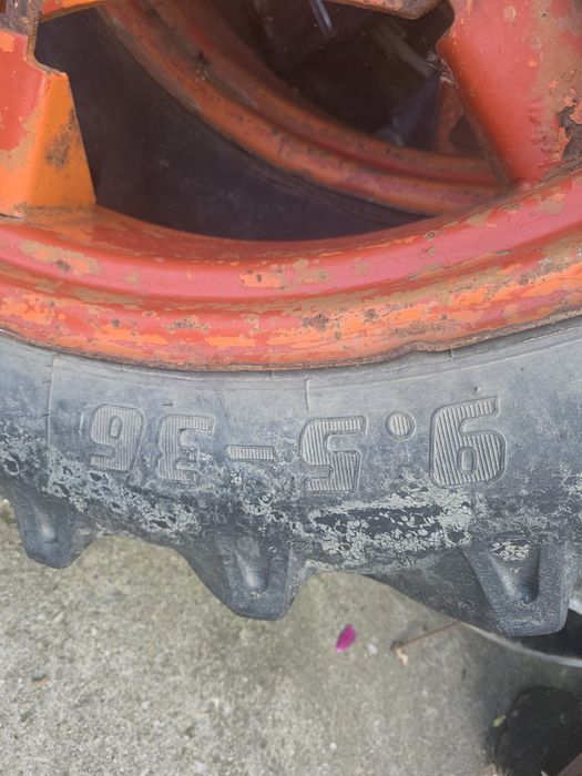 Roți înguste cu anvelope 9.5 / 36 pentru tractor românesc  UTB 445 sau 550.