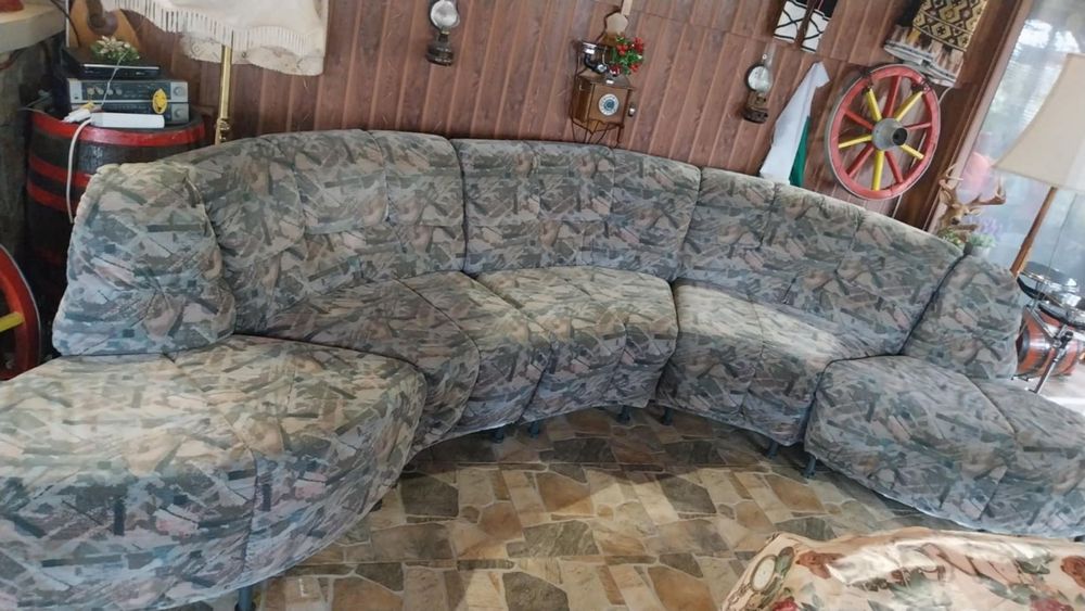 Продавам ъглов диван