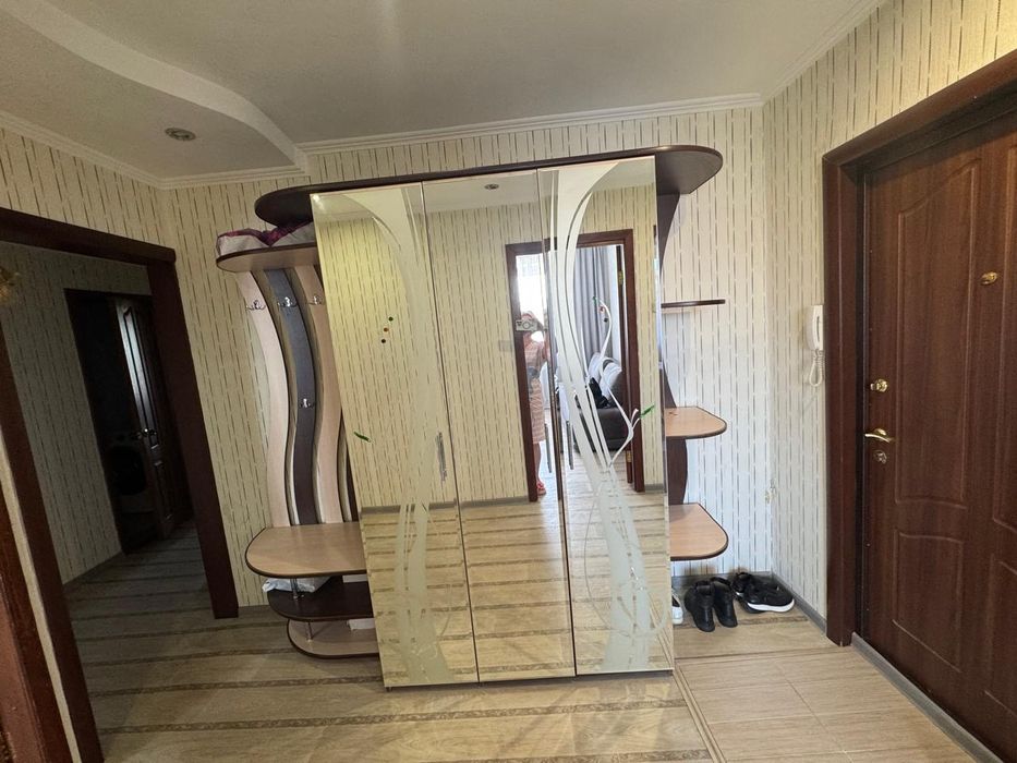 Продается б/у прихожая