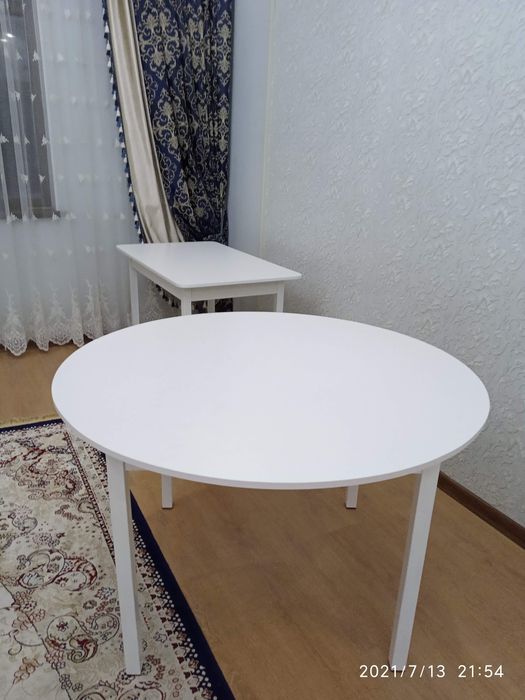 Стол круглый новый.