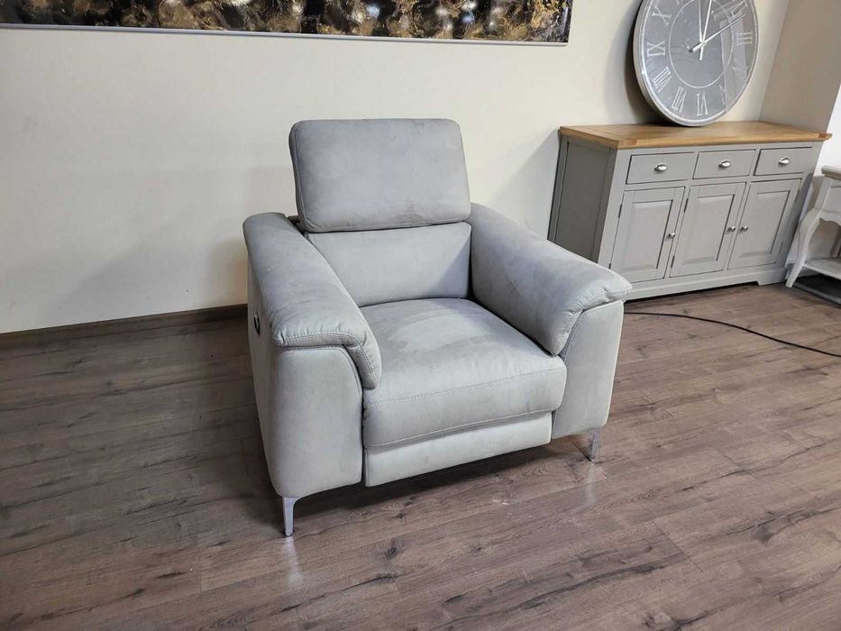 Светло сив фотьойл от плат с електрически релаксиращ механизъм