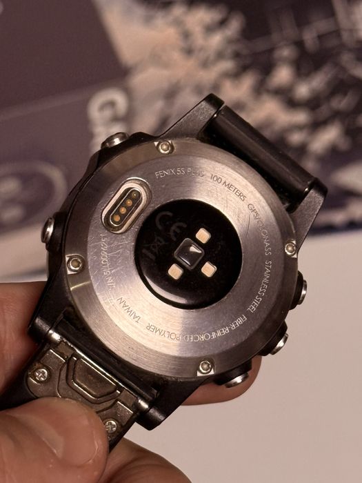 Часы Garmin Fenix 5s Plus