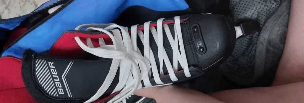 Продам хоккейные коньки