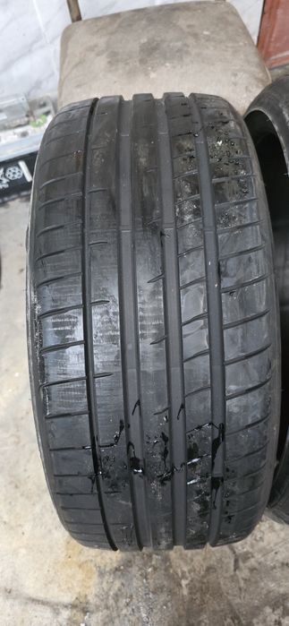 Гуми 2бр  225/35/20  - 1бр  - 115 евро