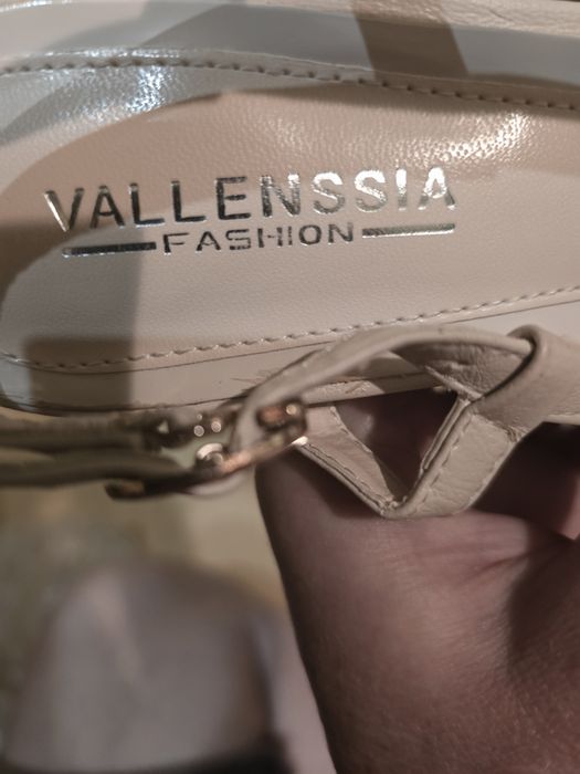 Босоножки  новые