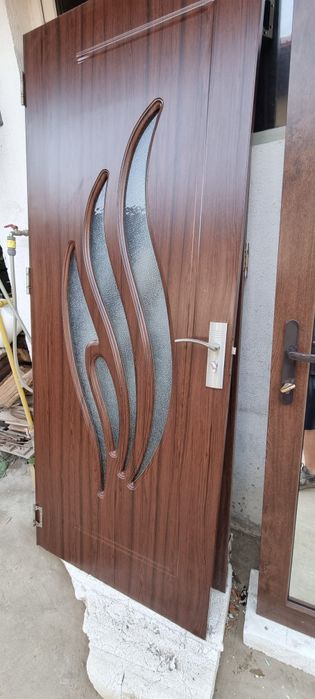 Vând 2 uși de camera