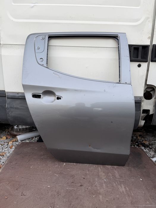 Врата Mitsubishi L200 2015 год.-