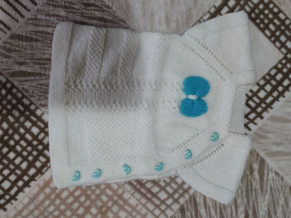 Плетени детски жилетки