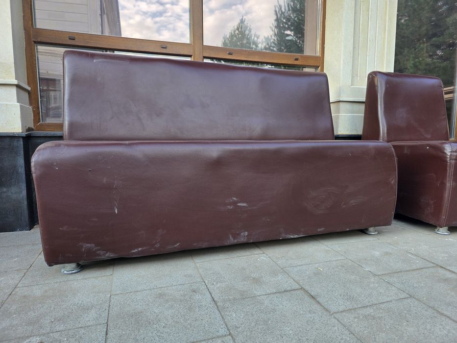 Срочно! Диваны кожзам уличные