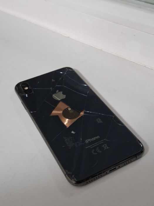 Продам IPhone XS MAX