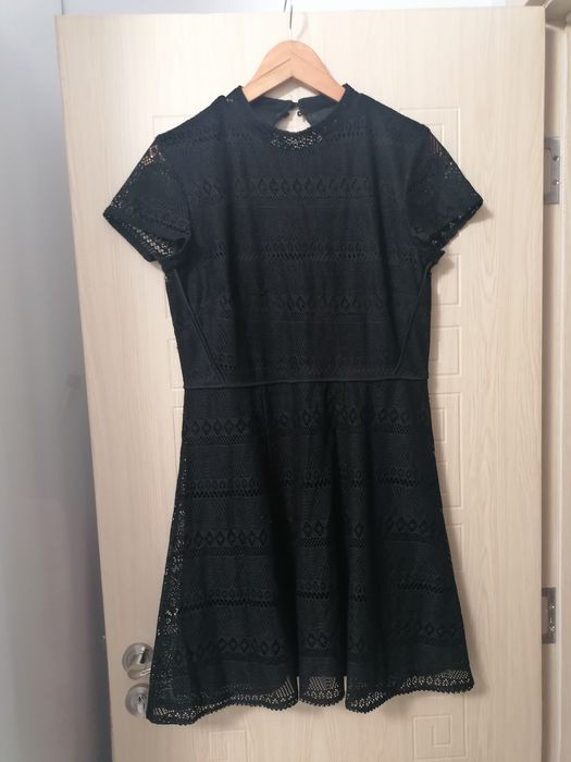 Къса черна рокля