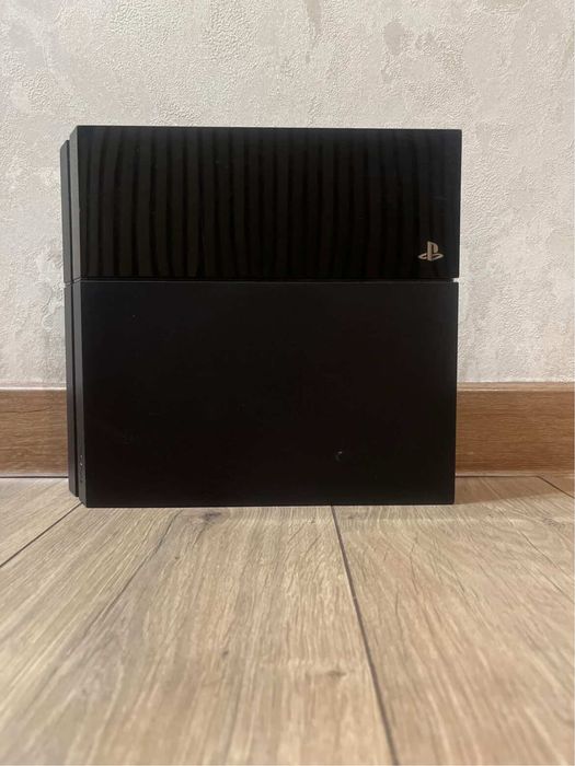 продам ps4 в хорошем состоянии